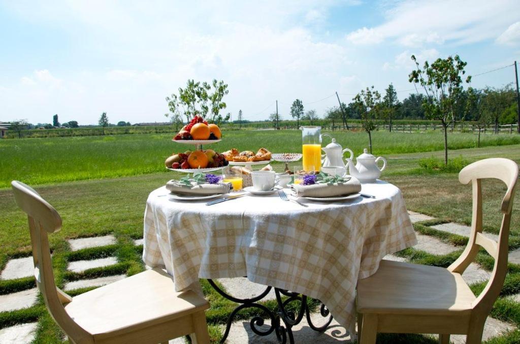 Antico Benessere Agriturismo Di Charme Villa Fara Gera dʼAdda Exterior foto